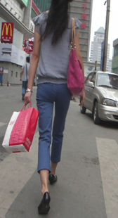 小少妇走路早就变形