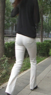 圆臀少妇走路好紧