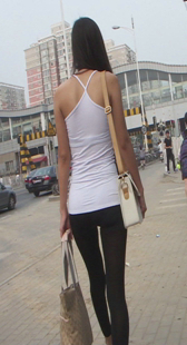 跟拍黑裤少妇太瘦了