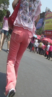 红裤少妇走路好会扭