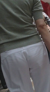 近距离跟拍圆臀风韵少妇