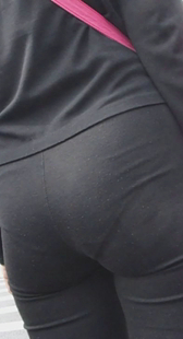 黑裤少妇看起来软软的