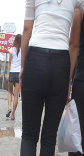 高挑少妇透明上衣