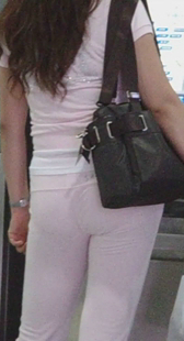 跟拍少妇去银行