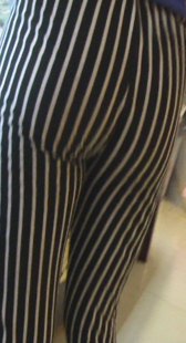 条纹花裤高挑身材