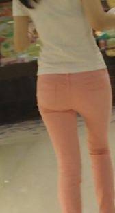 粉裤圆臀少妇真性感