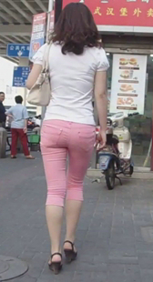 粉裤少妇走路如此会扭