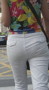 紧身布裤少妇屁股如此大