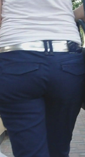 少妇夹紧走路会扭