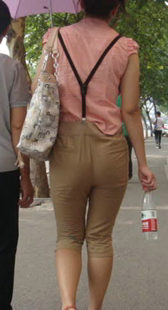 背带裤大臀圆润少妇