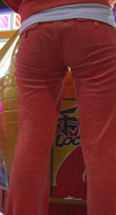 红裤呢绒小妹玩游戏