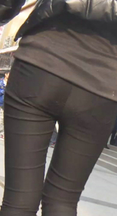 高挑黑裤走路好会扭