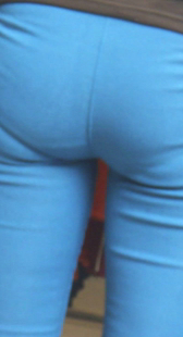 街拍打底少妇内痕清晰