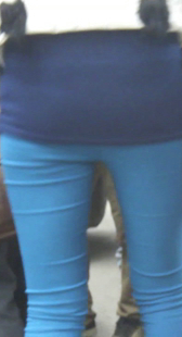 街拍蓝色打底小少妇