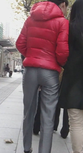 街拍布裤小少妇