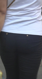 圆臀紧身少妇买菜