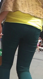 街拍高跟布裤清晰内痕