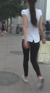 黑裤小妹身材好