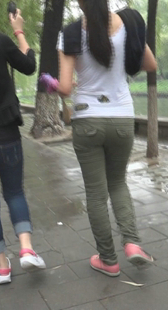 公园风景美，人也美