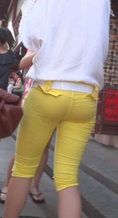 黄裤大屁股少妇紧又圆