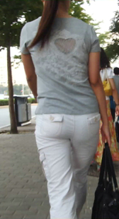 白裤少妇走路非常会扭