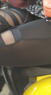 少妇坐姿如此吸引人