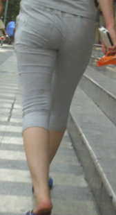 丰满夹臀小少妇