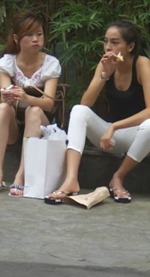 少妇坐姿不文明