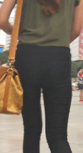 高挑紧身黑裤OL少妇