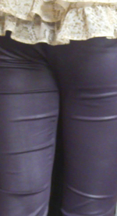 跟拍服装店紧身皮裤少妇