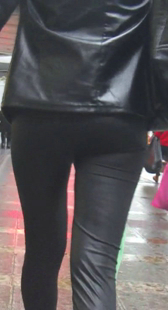 高挑皮裤小少妇