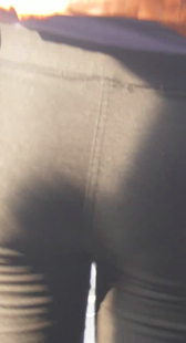 街拍紧身高挑打底裤少妇