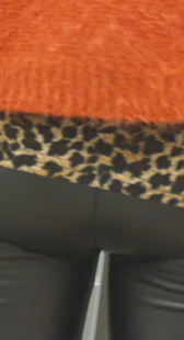 商场跟拍紧身皮裤小少妇