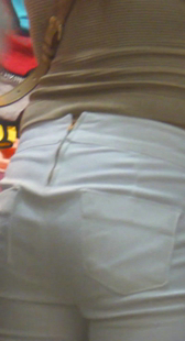 白裤少妇屁股大身材好