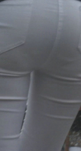 紧身白裤OL上楼梯