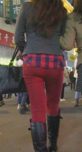 紧身红裤少妇屁股大