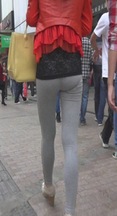 呢绒包臀小妹上楼梯