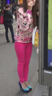 极品粉裤少女身材好