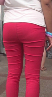 红裤小妹屁股紧又大