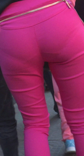 性感紧身包臀红裤少妇