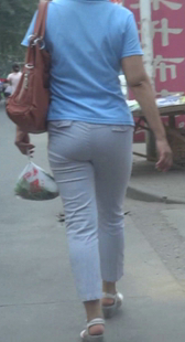 跟拍布裤成熟大妈