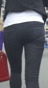 街拍高挑黑裤少妇