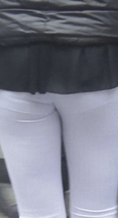 紧身包臀打底白裤小少妇