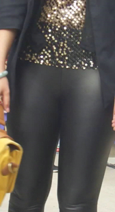 紧身皮裤少妇三角区