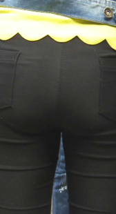 圆润黑臀等车少妇