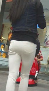 极品白裤少妇内痕紧身材好