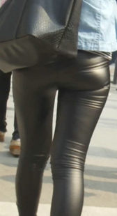 紧身包臀皮裤少妇