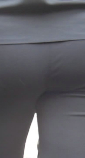 街拍紧身打底包臀大妈