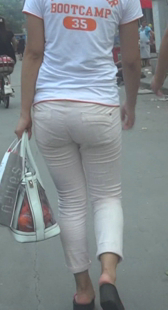 成熟少妇走路就是会扭