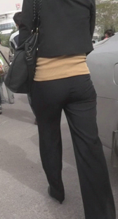 黑裤小少妇太瘦了